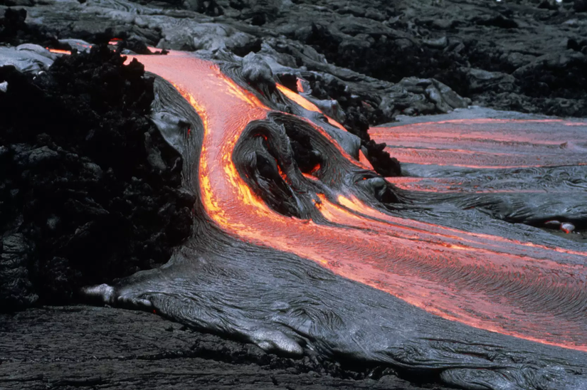 Volkanik patlama sonrası oluşan eriyik kaya "nehri".