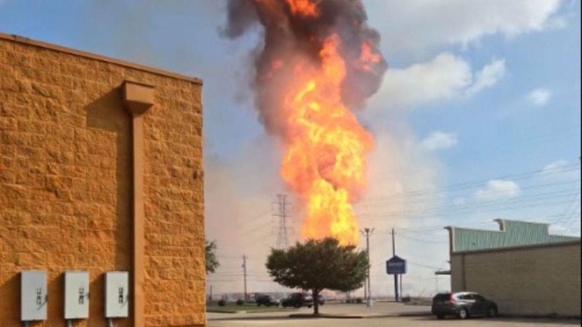 Pipeline Explosion Sends Flames Over Houston Suburbs