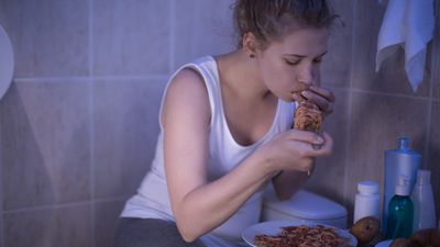 Yeme Bozuklukları Nelerdir? İnsanların Beslenme Davranışları Neden Bozuluyor? Beslenme Bozuklukları Tedavi Edilebilir mi?