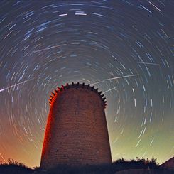  Leonids Above Torre de la Guaita 