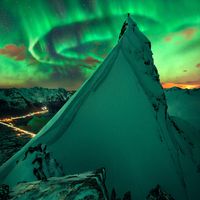 Yeşilin Eşliğinde: Norveç Üzerinde Kutup Işıkları