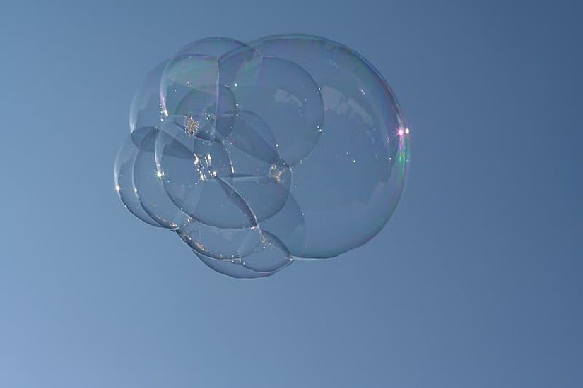 Köpük Baloncuklarının Birleşerek Oluşturdukları Geometrilerden Bir Örnek