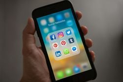 İlk sosyal medya platformu nedir?