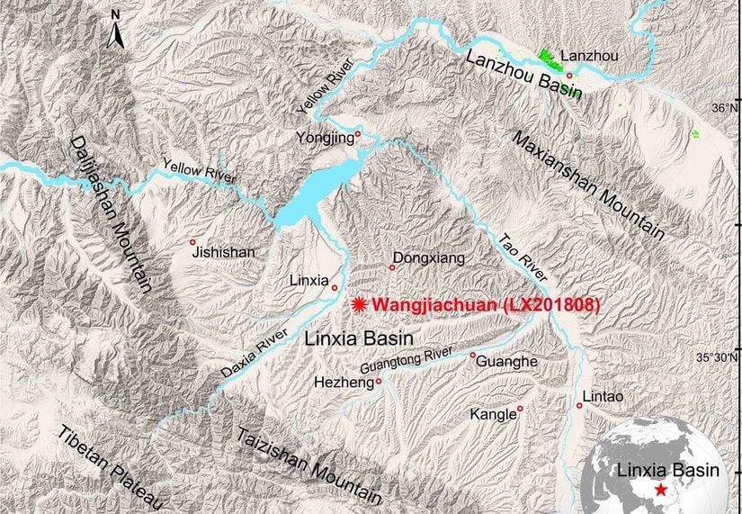 Çin, Gansu Vilayeti, Dongxiang İlçesi, Wangjiachuan Köyündeki Linxia Havzasının dev gergedan fosili yerini gösteren harita.