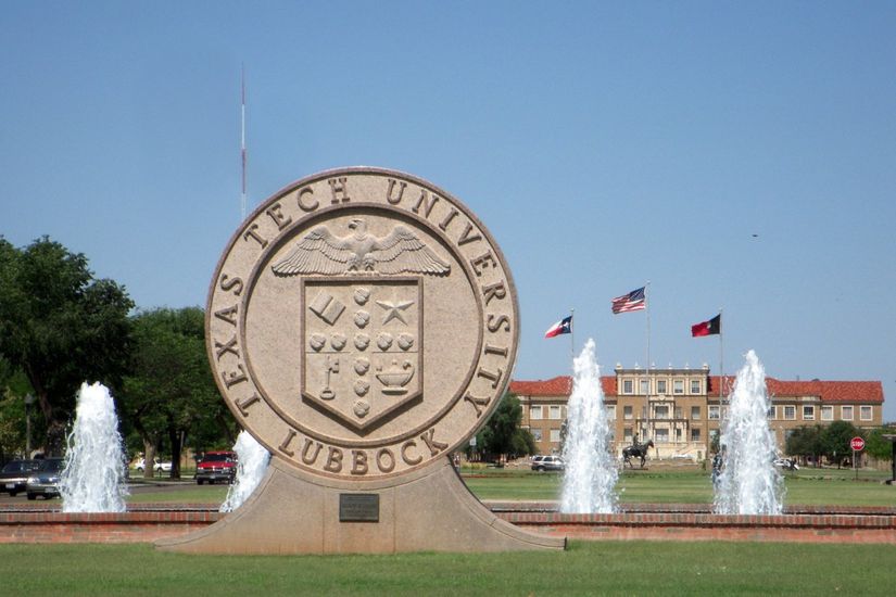 Texas Tech Üniversitesi Ana Girişi