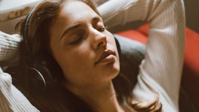 Müzik Dinlerken Ağlamak Neden Bu Kadar Rahatlatıcı? Neden Hüzünlü Müzikler Dinliyoruz?