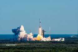 SpaceX 24 Starlink Uydusunu Florida'dan Fırlattı.