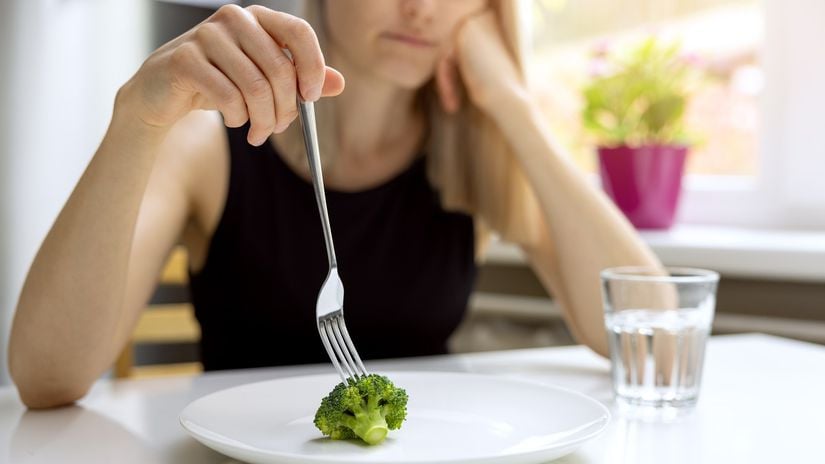 Yeme bozukluğu yaşayan kişiler, gıdaya, kaloriye ve besin içeriğine odaklıdır.