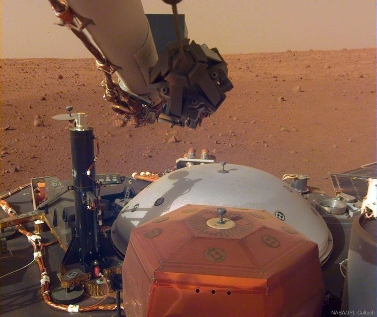  Sound and Light Captured by Mars InSight 