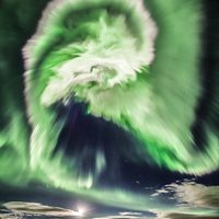 İzlanda Üzerinde Sarmal Bir Aurora