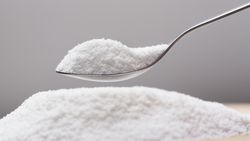 Aspartam Nedir? Dünyanın En Yaygın Tatlandırıcısı Kansere Neden Oluyor mu?