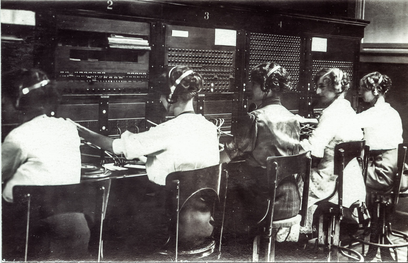 Iowa - Anamosa bölgesinde bulunan Weiss Collection'da çalışan telefon operatörleri, 1915.