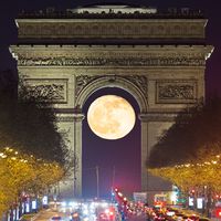  The Moon through the Arc de Triomphe 