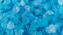 Metamfetamin (Kristal Meth) ve Etkileri: Aramızdaki "Mavi" Tehlike!