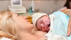 Sezaryenle Doğum, Yenidoğan Bebeğin Mikrobiyotasını Şekillendiriyor!