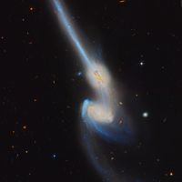NGC 4676: Fareler Çarpışıyor