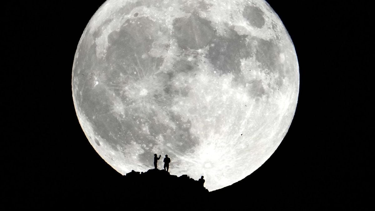 Supermoon Blue Moon Lights Up Skies This Month The Pinnacle Gazette