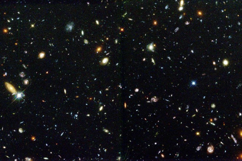 Hubble Kanunu'na göre bir galaksi bizden ne kadar uzaktaysa, o kadar hızlı uzaklaşıyor demektir. Mesafe-hız arasındaki bu ilişki, kaçınılmaz olarak evrenin genişlediği sonucuna bizleri götürmektedir.