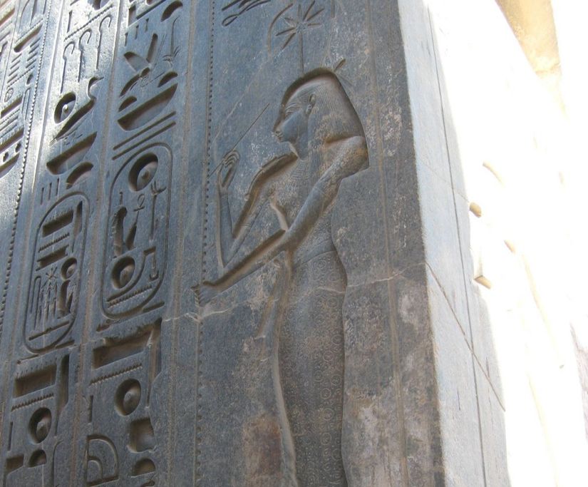Seshat, antik Mısır'da yazı ve bilgelik tanrıçasıydı.