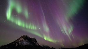 Northern Lights Dazzle Night Sky Across UK