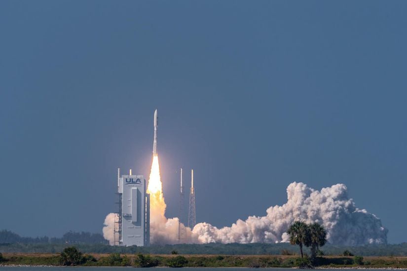 Birleşik Devletler Uzay Kuvvetleri bünyesindeki ilk uzay görevi ile bir iletişim uydusu uzaya gönderildi.