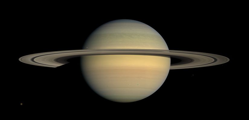 Halkaları sebebiyle en fazla ilgi çeken Güneş sisteminin ikinci büyük gezegeni Satürn'dür.