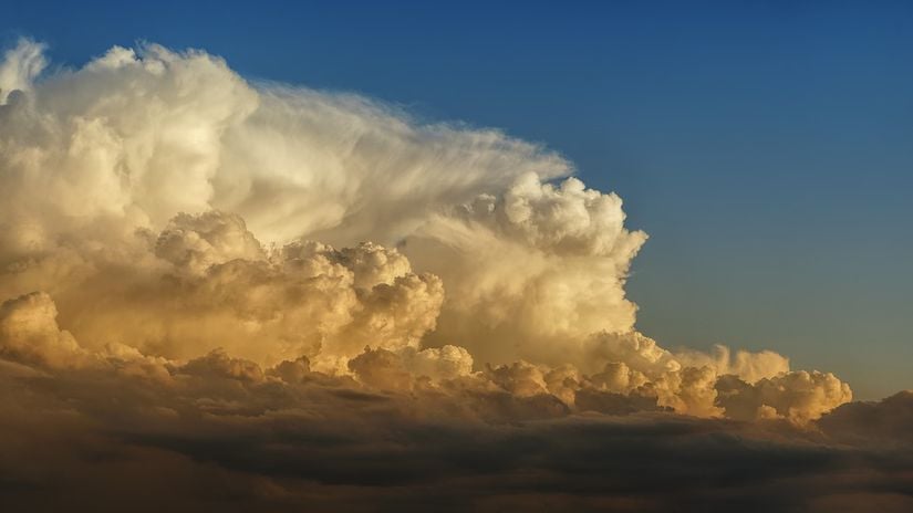Bulut oluşumları, iklim ve meteoroloji kaotik sistemlere örnek verilebilir.