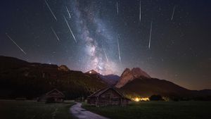 Stargazers Enjoy Dazzling Perseid Meteor Shower