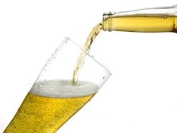 Bira, bardağa dökülürken laminer mi yoksa türbülent mi akış sergiler?