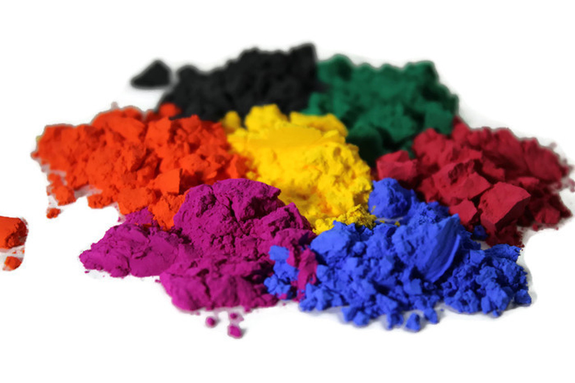 Pigmentler, ışığın spesifik dalga boylarını yansıtarak belirli renklere sahip olabilen maddelerdir.
