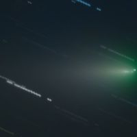  Comet ATLAS Breaks Up