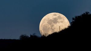 Stargazers Prepare For Upcoming Supermoons