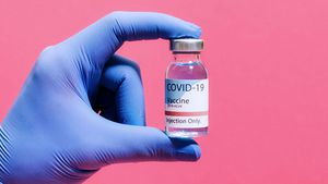 COVID-19'u Atlatanlara 1 Doz Aşı Yeterli Olabilir; Ancak Er ya da Geç Herkese Güçlendirici Ek Doz Aşılar (
