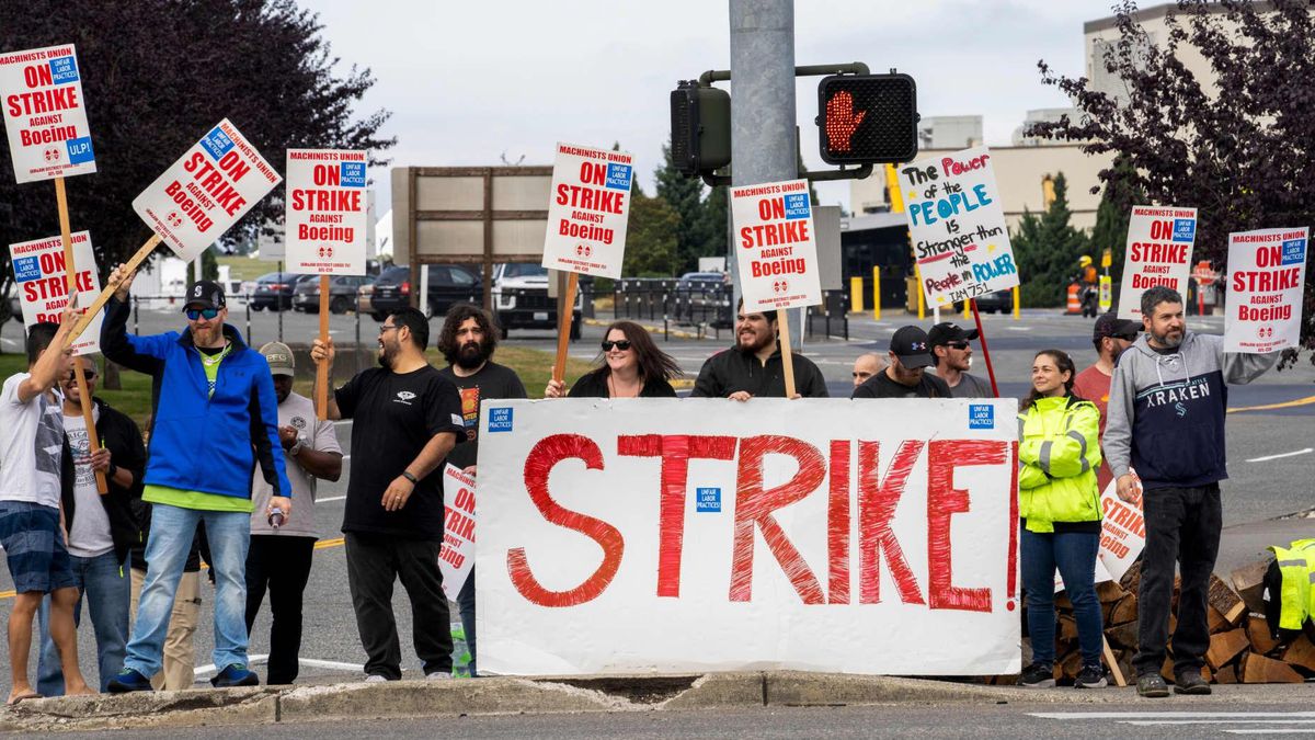 Boeing Workers Threaten Furloughs Amid Continuing Strike