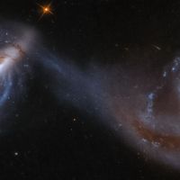 Arp 87: Hubble'dan Galaksi Birleşmeleri