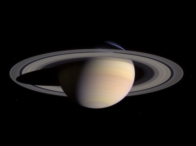 Satürn’ün kendisi ve halkalarının Cassini uzay sondası tarafından alınmış bir görüntüsü.