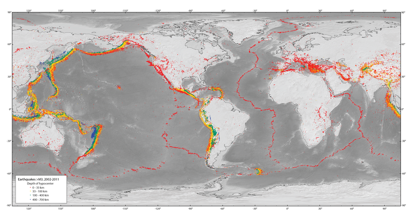 2003-2011 yılları arasında meydana gelen, 3.0'dan büyük olan tüm depremler. Renkler, depremin merkez üssünün derinliğini belirtmektedir: Kırmızı 0-33 kilometre, sarı 33-100 kilometre, yeşil 100-400 kilometre, mavi ise 400 kilometreden fazladır. Veriler, ABD'nin Gelişmiş Ulusal Sismik Sistemi'nden elde edilmiştir.