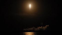 SpaceX, 56 Yeni Starlink Uydusu Fırlattı, Denize Roket İndirdi
