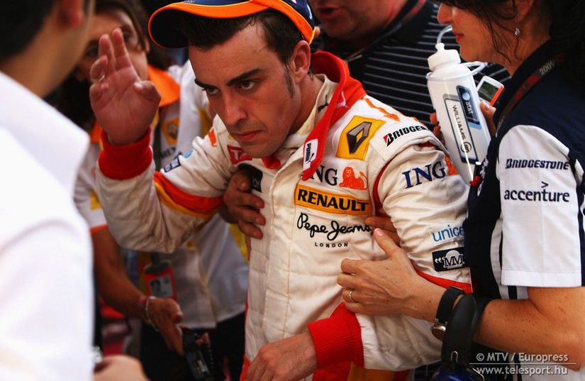 Fernando Alonso adlı F1 sürücüsünün yarış sonrası desikasyona bağlı olarak rahatsızlanması.