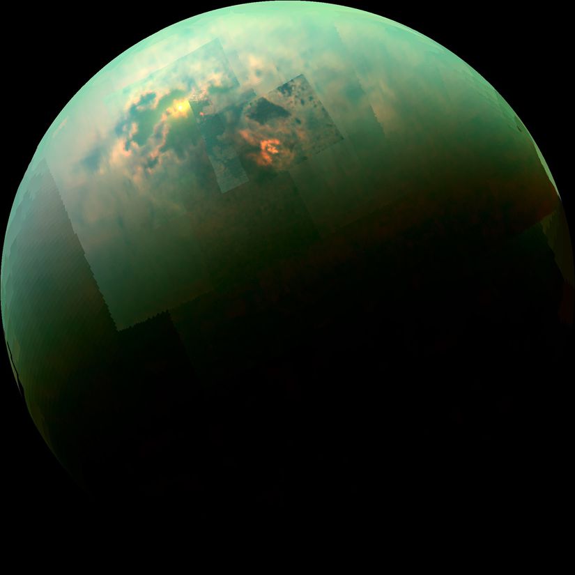 NASA'nın uzay aracı Cassini'den gelen bu yakın-kızıl ötesi renkli mozaik, Titan'ın kuzey kutbundaki denizlerine yansıyan güneşi göstermektedir.