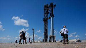 SpaceX's Starship Boosts Ambitions For Lunar Missions