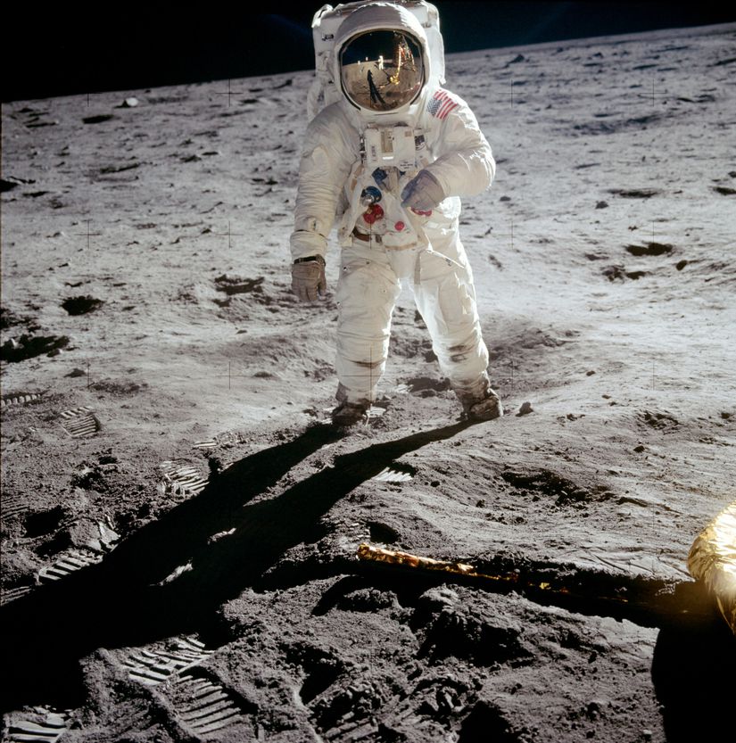 Görsel 8: Astronot Neil A. Armstrong tarafından çekilen astronot Buzz Aldrin’in orijinal fotoğrafı