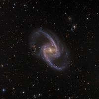 NGC 1365: Görkemli Ada Evreni