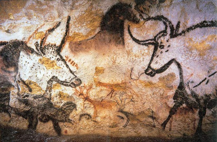 Yine Lascaux Mağarası’ndan bir çizim: Avrupa bizonu, at ve geyik.