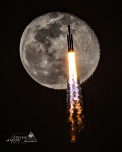 Ay'ı Dalgalandıran Roket